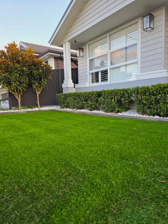 The Remarkable Benefits of Artificial Grass in Shopping Centers